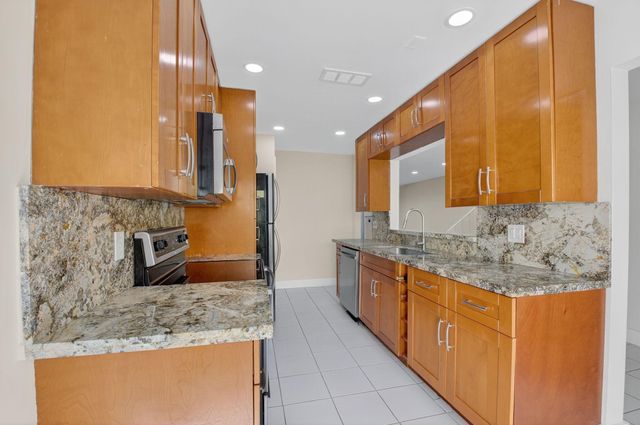 21698 Cypress Road 44c, Boca Raton, FL 33433