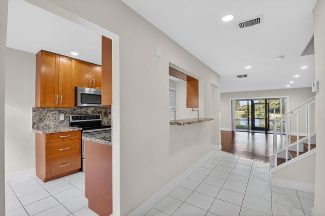 21698 Cypress Road 44c, Boca Raton, FL 33433