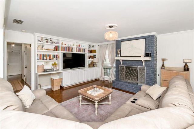 6221 Burntwood Drive N, Mobile, AL 36609