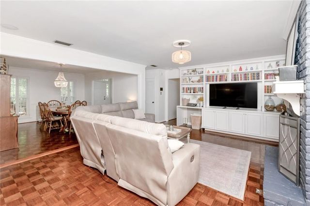 6221 Burntwood Drive N, Mobile, AL 36609