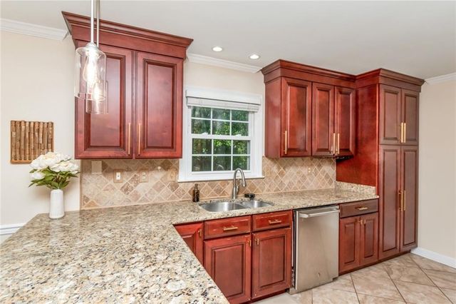 6221 Burntwood Drive N, Mobile, AL 36609