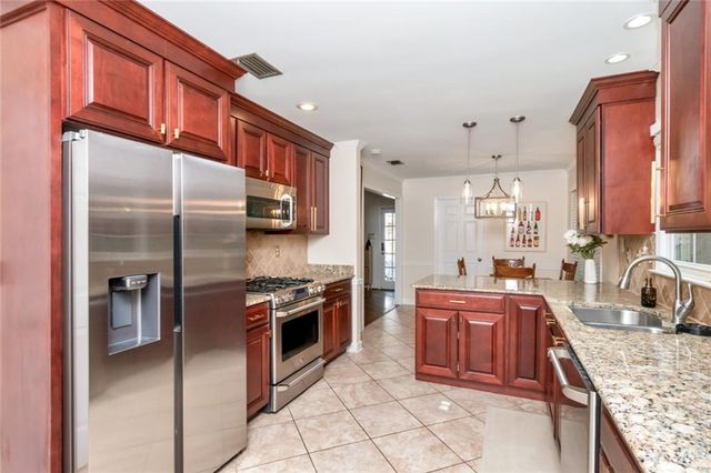 6221 Burntwood Drive N, Mobile, AL 36609