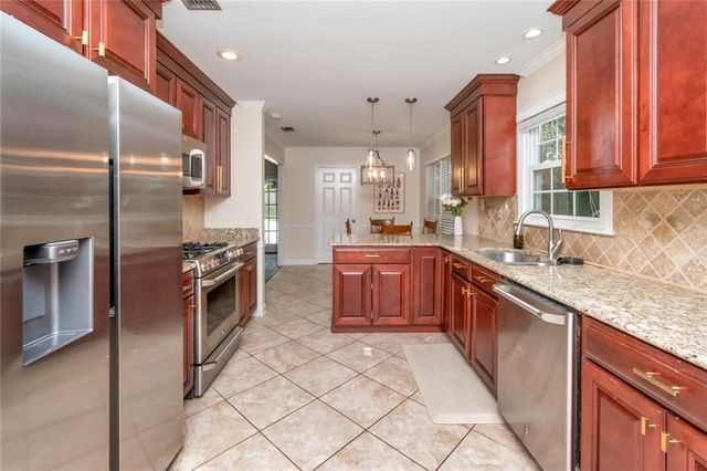 6221 Burntwood Drive N, Mobile, AL 36609