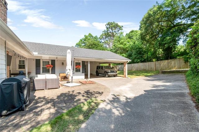 6221 Burntwood Drive N, Mobile, AL 36609