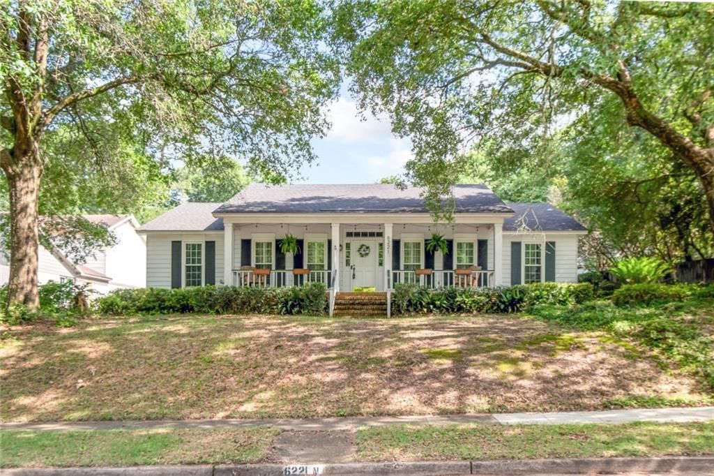6221 Burntwood Drive N, Mobile, AL 36609