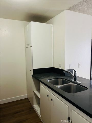 2521 Sunflower R1, Santa Ana, CA 92704