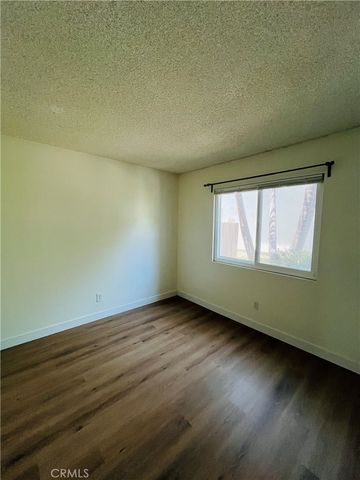 2521 Sunflower R1, Santa Ana, CA 92704
