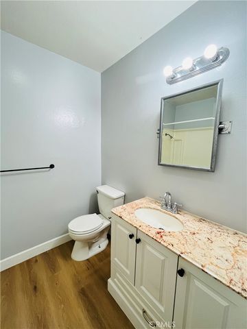2521 Sunflower R1, Santa Ana, CA 92704