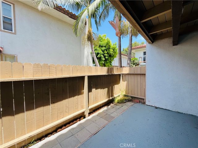 2521 Sunflower R1, Santa Ana, CA 92704