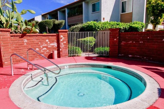 2521 Sunflower R1, Santa Ana, CA 92704