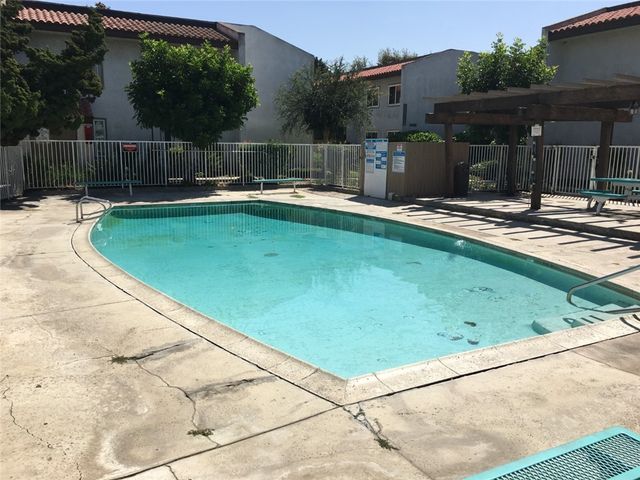 2521 Sunflower R1, Santa Ana, CA 92704
