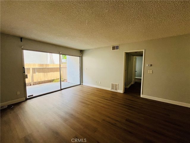 2521 Sunflower R1, Santa Ana, CA 92704