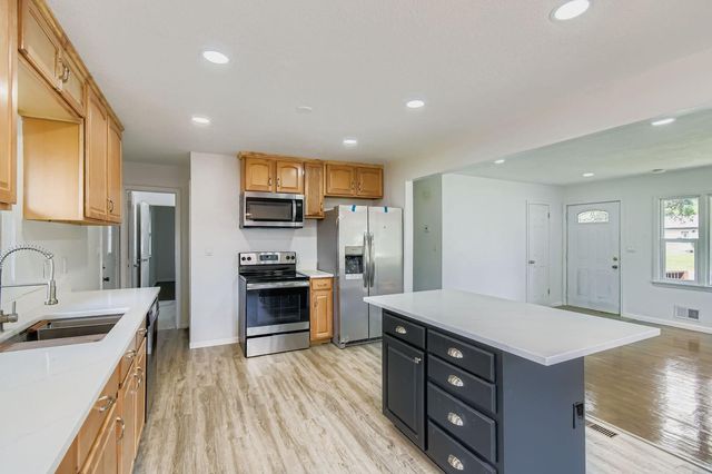 6807 Quail Avenue N, Brooklyn Center, MN 55429