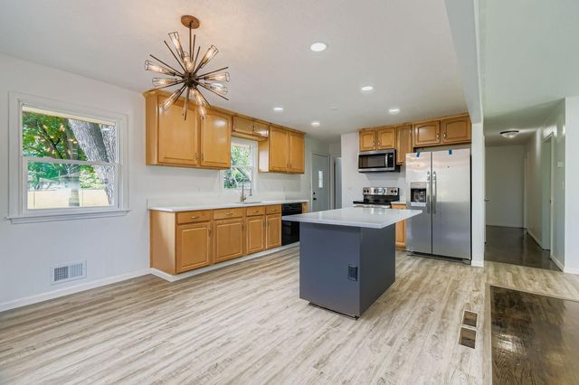 6807 Quail Avenue N, Brooklyn Center, MN 55429