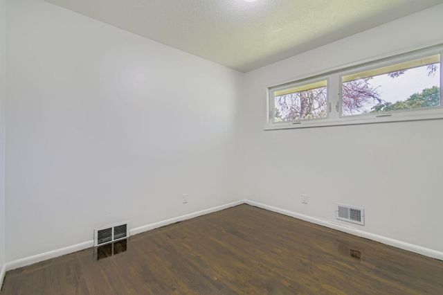 6807 Quail Avenue N, Brooklyn Center, MN 55429