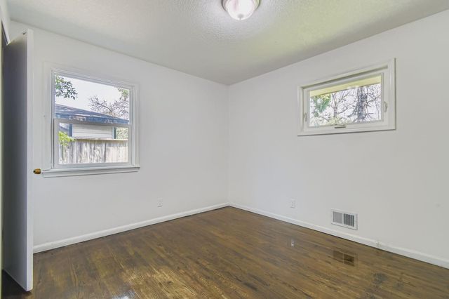 6807 Quail Avenue N, Brooklyn Center, MN 55429