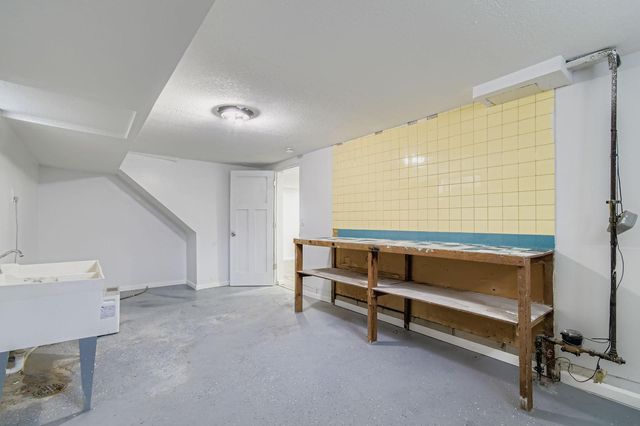 6807 Quail Avenue N, Brooklyn Center, MN 55429