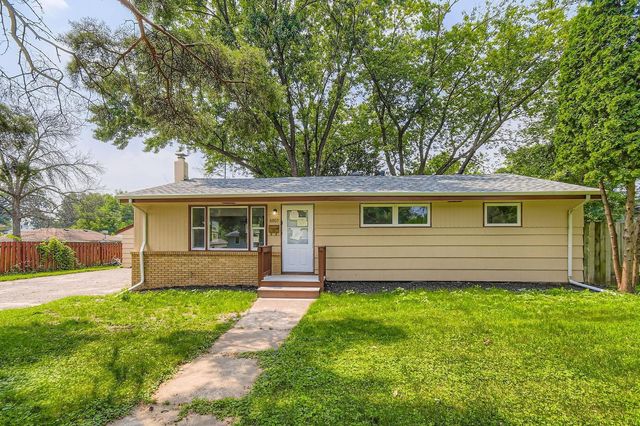 6807 Quail Avenue N, Brooklyn Center, MN 55429