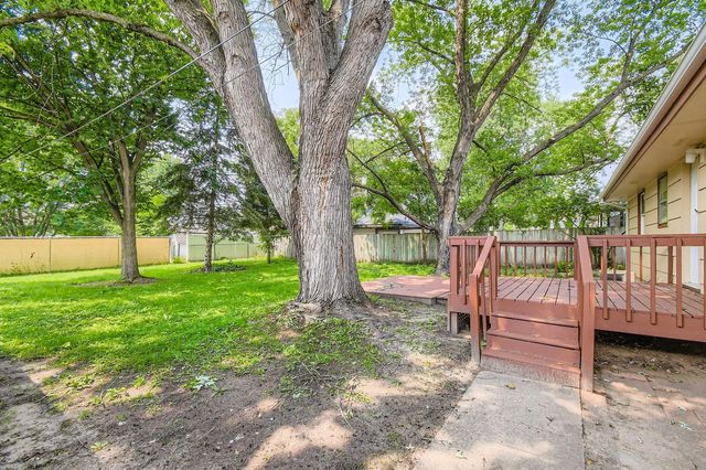 6807 Quail Avenue N, Brooklyn Center, MN 55429