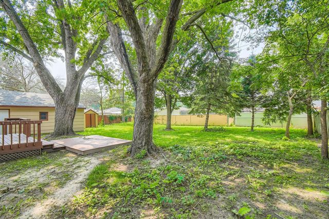 6807 Quail Avenue N, Brooklyn Center, MN 55429