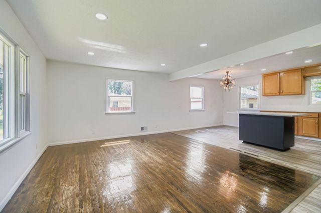 6807 Quail Avenue N, Brooklyn Center, MN 55429