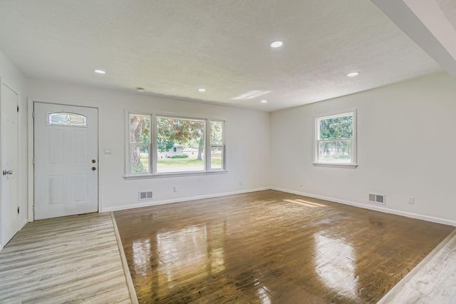 6807 Quail Avenue N, Brooklyn Center, MN 55429