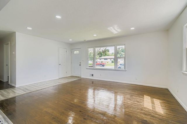 6807 Quail Avenue N, Brooklyn Center, MN 55429