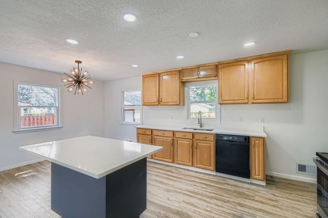 6807 Quail Avenue N, Brooklyn Center, MN 55429