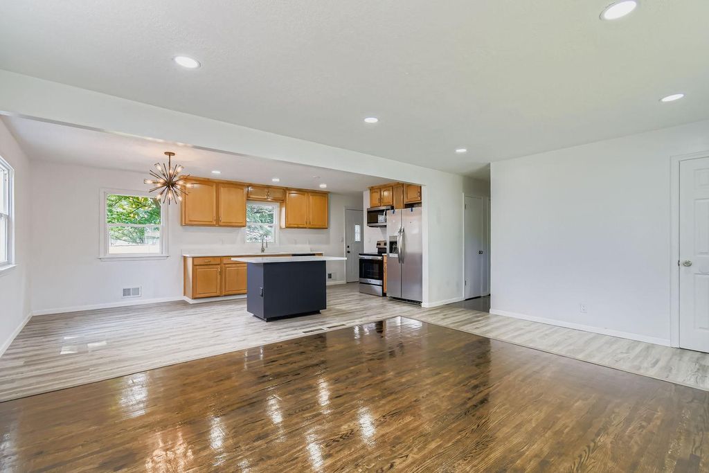 6807 Quail Avenue N, Brooklyn Center, MN 55429