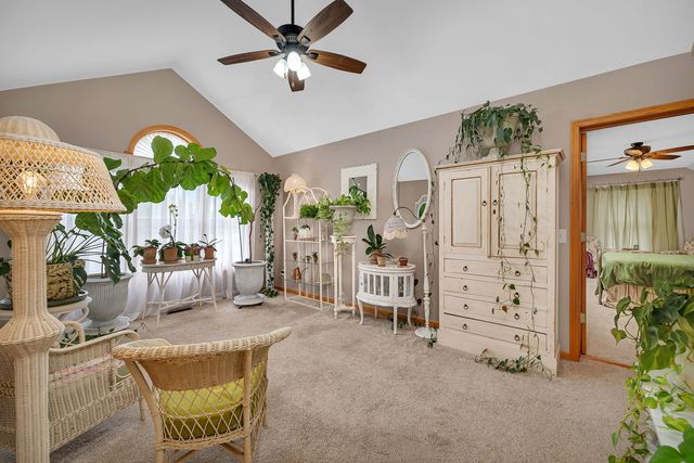 1622 Holiday Dr, Lake Holiday, IL 60548