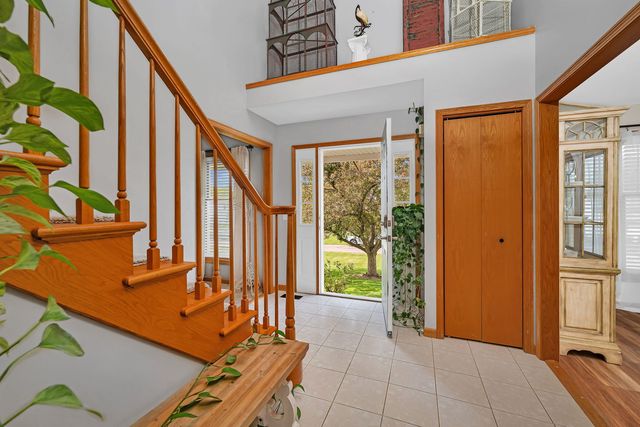 1622 Holiday Dr, Lake Holiday, IL 60548