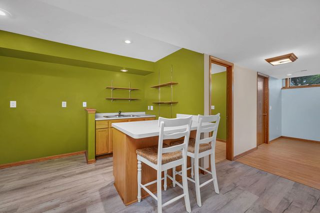 1622 Holiday Dr, Lake Holiday, IL 60548