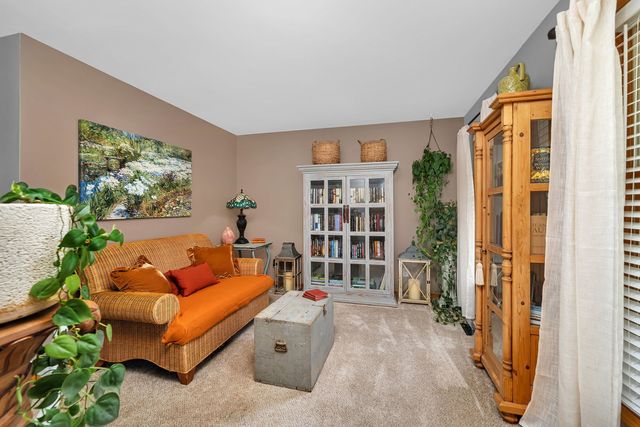1622 Holiday Dr, Lake Holiday, IL 60548