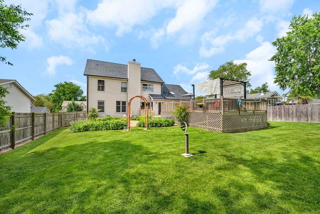 1622 Holiday Dr, Lake Holiday, IL 60548