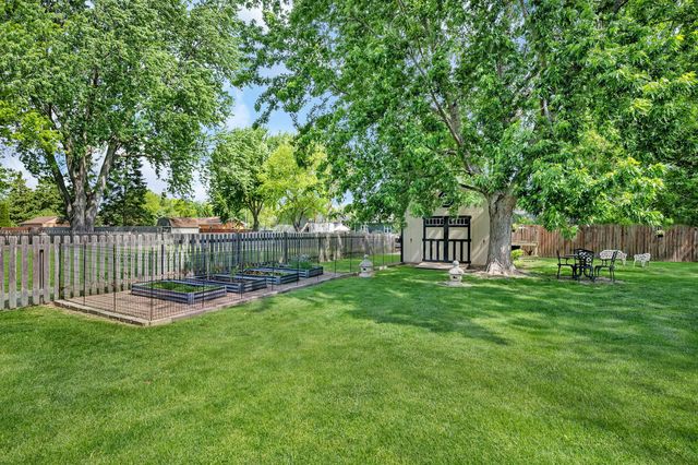 1622 Holiday Dr, Lake Holiday, IL 60548