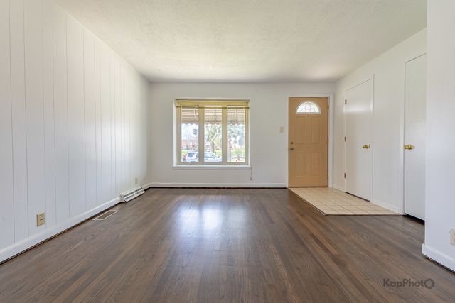 10933 S Avenue H, Chicago, IL 60617