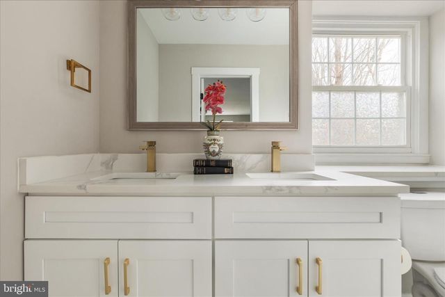 1002 KERGE CT SE, Vienna, VA 22180