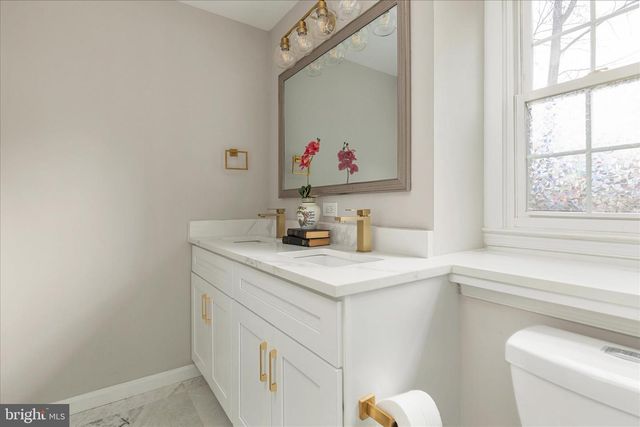 1002 KERGE CT SE, Vienna, VA 22180