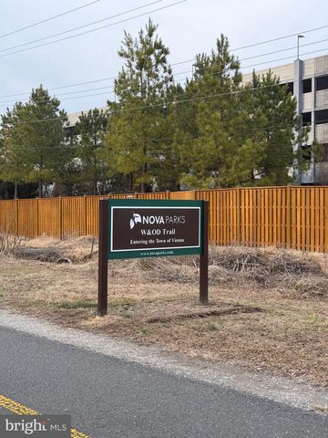 1002 KERGE CT SE, Vienna, VA 22180