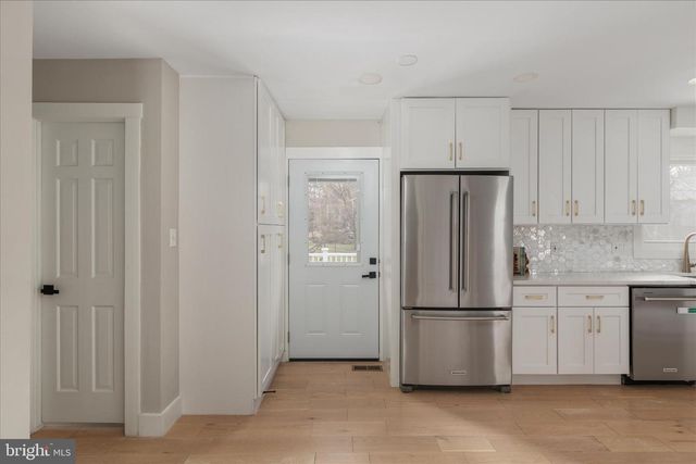 1002 KERGE CT SE, Vienna, VA 22180