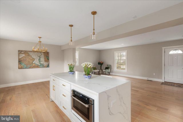 1002 KERGE CT SE, Vienna, VA 22180