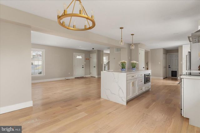 1002 KERGE CT SE, Vienna, VA 22180