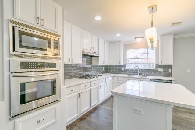 14022 Ragus Lake Drive, Sugar Land, TX 77498