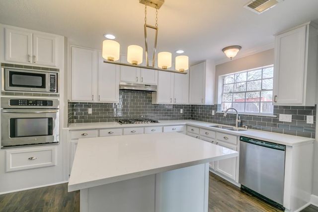 14022 Ragus Lake Drive, Sugar Land, TX 77498