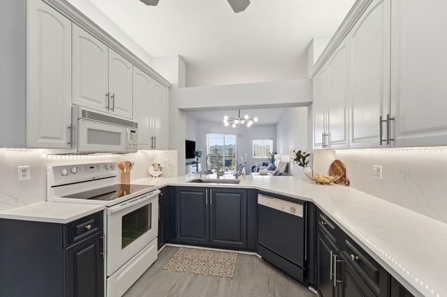 7478 GRANVILLE Drive 406, Tamarac, FL 33321