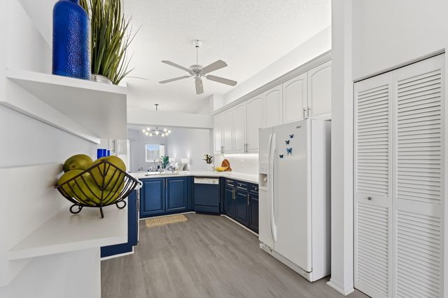 7478 GRANVILLE Drive 406, Tamarac, FL 33321
