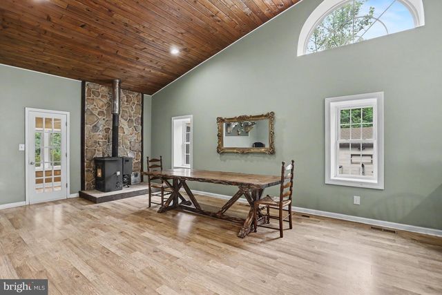 1100 S YORK, Dillsburg, PA 17019