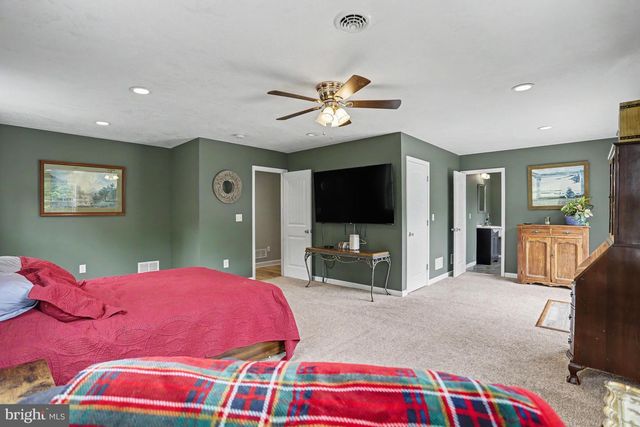 1100 S YORK, Dillsburg, PA 17019