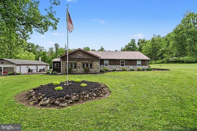 1100 S YORK, Dillsburg, PA 17019