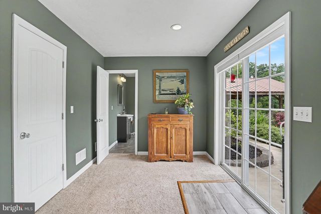 1100 S YORK, Dillsburg, PA 17019